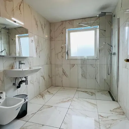 Emona Affittacamere 2*