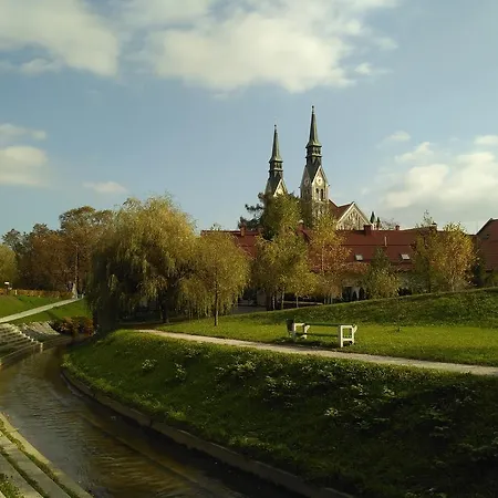 Гостевой дом Emona 2*