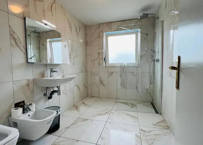 Emona Hiša za goste 2*