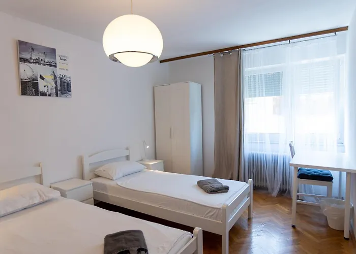 Emona ゲストハウス