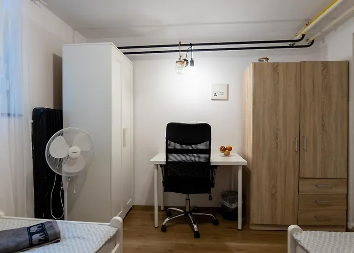 ゲストハウス Emona 2*