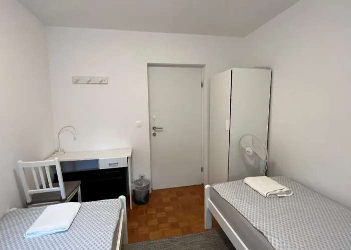 Hiša za goste Emona 2*