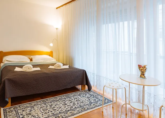 Emona Hiša za goste 2*