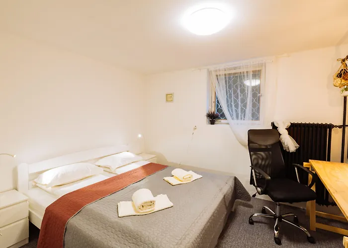 Emona Hiša za goste 2*