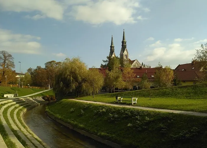 ゲストハウス Emona 2*