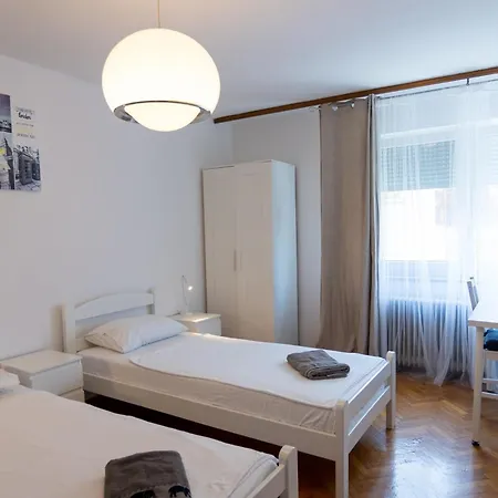 Emona 게스트하우스