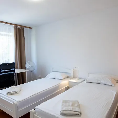 Emona 게스트하우스 2*